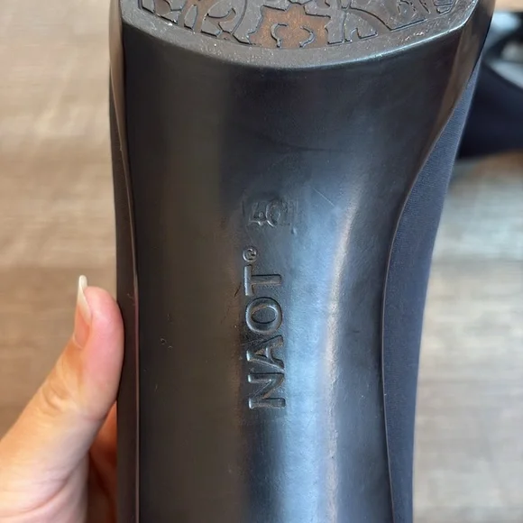 NAOT  Black Stretch  Heels Women’s 9 (EU40) - Picture 11 of 11